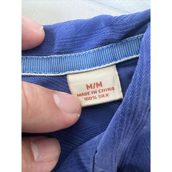 Mens Tommy Bahama Size Medium Island Modern Fit 100% Silk Blue Button Shirt - Picture 3 of 5